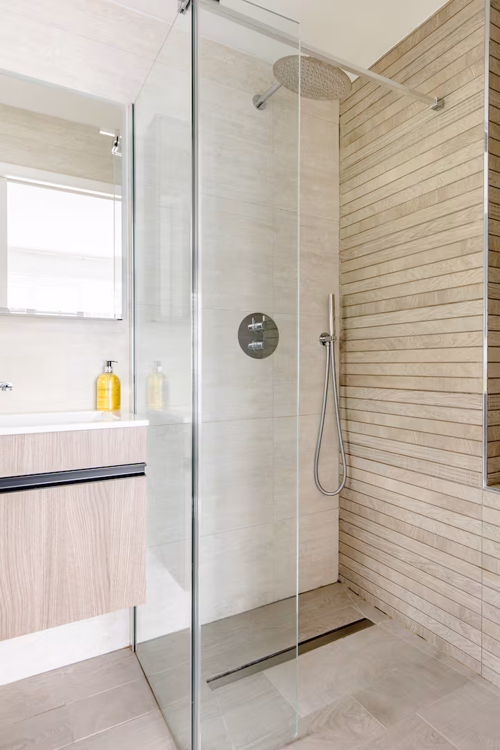 Arlington en-suite shower room